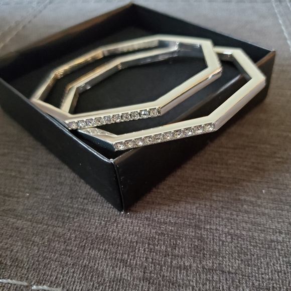 Bracelets - Picture 1 of 3